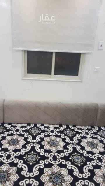 1641261 شقة ٤ غرف وصاله. و٣ دورات مياة.. ومستودع مفروشة ومؤثثه من وإلى خلف المستشفى الألماني بخميس مشيط مباشرة وتبعد عن المستشفى حوالي ٦٠٠ م فقط وقريب من جميع الخدمات.. والشقة مستقله تمام في دور ثالث لوحدها ولا يوجد شقة مقابله لها.. وكذلك الشقة مستقله في خزان الماء وعداد الكهرباء تماما.. والشقة بمدخل درج مع شقتين فقط.. التواصل واتس اب فقط... ٠٥٣٣١٩٨٤٥١ او جوال ٠٥٠٦٧٥٩٣٠٣