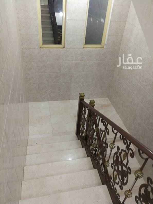 1686300 يوجد شقتين للإيجار وحده دور ثاني والثانية دور ثالث والشقتين مؤثثه بالكامل وكل شقه مكونه من ٤ غرف وصاله و٣ دورات مياة ومستودع ومطبخ ومؤثثه من وإلى خلف المستشفى السعودي الألماني بخميس مشيط وتبعد عن المستشفى حوالي ٦٠٠ م تقريباً وكل شقه بمدخل مستقل في الدور الثاني والثالث وبخزان مياة مستقل وعداد الكهرباء مستقل.. والشقق نظيفه جدا.. للايجار السنوي او الشهري. ويرجى التواصل واتس اب فقط على الجوال ٠٥٣٣١٩٨٤٥١ او الجوال ٠٥٠٦٧٥٩٣٠٣