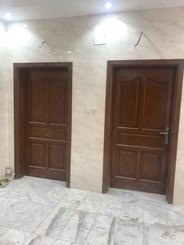 1700078 شقتين متقابلتين الدور العلوي - تشطيب جديد - كل شقة ٤ غرف - ٣ دورات مياه - صاله - مطبخ جاهز