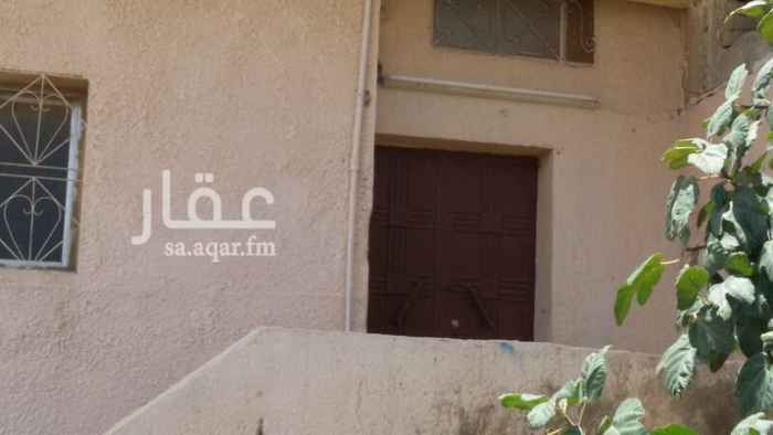 1106953 بيت بناء قديم مرمم للايجار مع حوش به أشجار مثمرة وحوله مواقف للسيارات
الموقع: قرية الخويتم القديمة