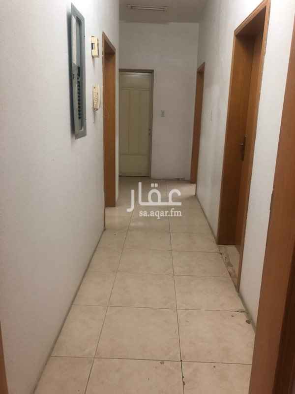 1539753 للايجار شقة بحي بدر ٩١/أ/ ٥١٩ مكونه من مجلس و ٣ غرف ومطبخ و دورتين مياة الموقع قريب من خدمات الشارع التجاري