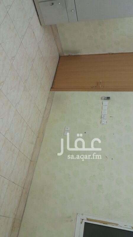 795514 شقة مؤثثة للإيجار للعزاب في إسكان طريق الخرج بالقرب من المدينة الصناعية الثانية. تحتوي الشقة على غرفتين + مطبخ + حمام. جوال المالك 0506807674