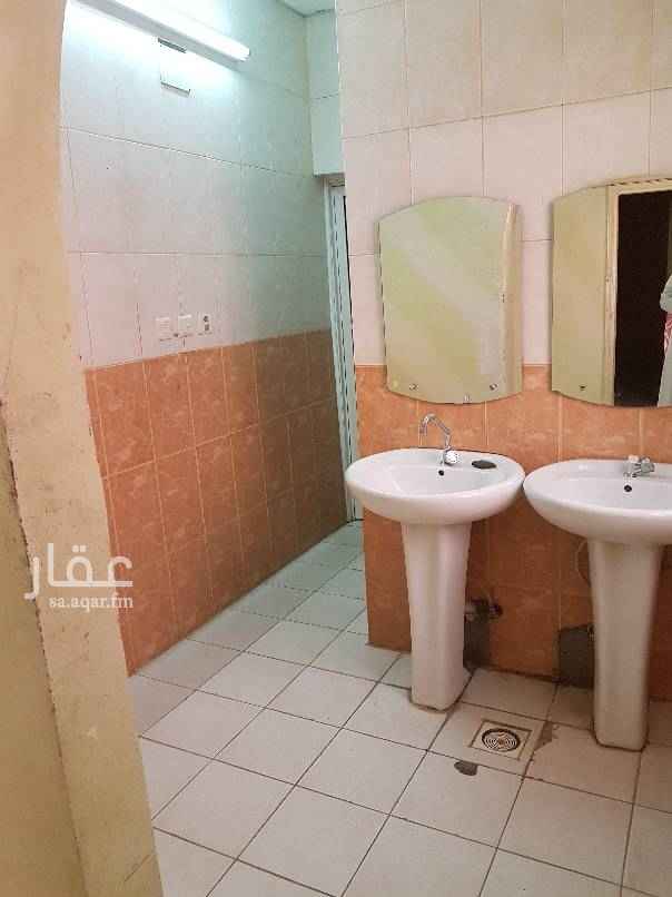 1564989 لليجار حوش وغرف كبيره مغطى نصف بوابتين
يمكن استخامه سكن ومستودع