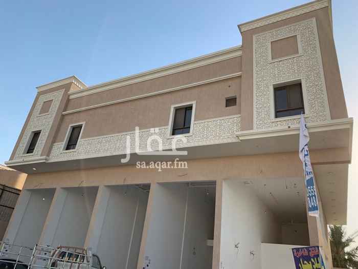 1565960 متوفر ثلاث محلات مساحة المحل ٧٠ متر و ٣٠ متر ميزانين