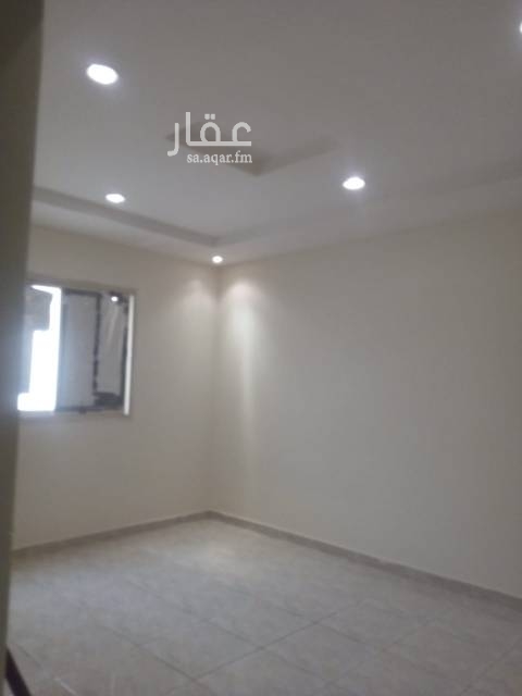 1685295 غرفه كبيره ونظيفه وحمام
مجدده بالكامل مكيف اسبلت راكب
نظيفه