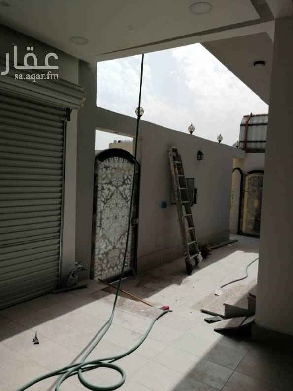 1585869 فيلا دبلكس متصل دورين تتكون من
٣ غرف نوم، وحدة ماستر و٢ غرفة بينهم حمام
صاله تحت
صالة فوق
مطبخ
مجلس رجال
وحمامين تحت
كراج
تم تأسيس في الفلا كاميرات مراقبة وجهاز إنذار الحريق
ارجوا التواصل عن طويق الواتس اب