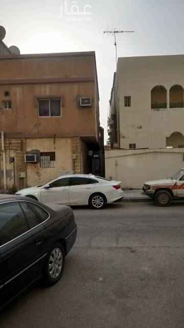 1368043 غرف للعزاب: عبارة عن غرفه وحمام مع المكيف مسدد الماء والكهرباء الأجر الشهري 850 ريال + 500ريال تأمين في حال كل شي سليم يتم إرجاع التأمين. رقم التواصل :0556883888