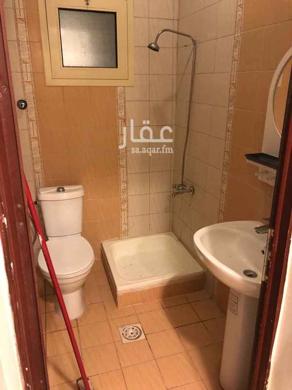 1675316 شقتين دور اول وكذالك ملحقين الملاحق ايجارها اقل طبعا