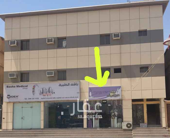 704049 محل على شارع أبو مئه ( صلاح الدين ) مساحته ٣٠ متر مجهز بالديكورات والتكييف واللوحه