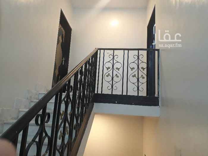 1591836 عباره دور ثاني غرفتين وصاله ومطبخ ومجلس نساء ورجال مدخلين فيلا مودرن في المربع الذهبي وقربيه من الخدمات
