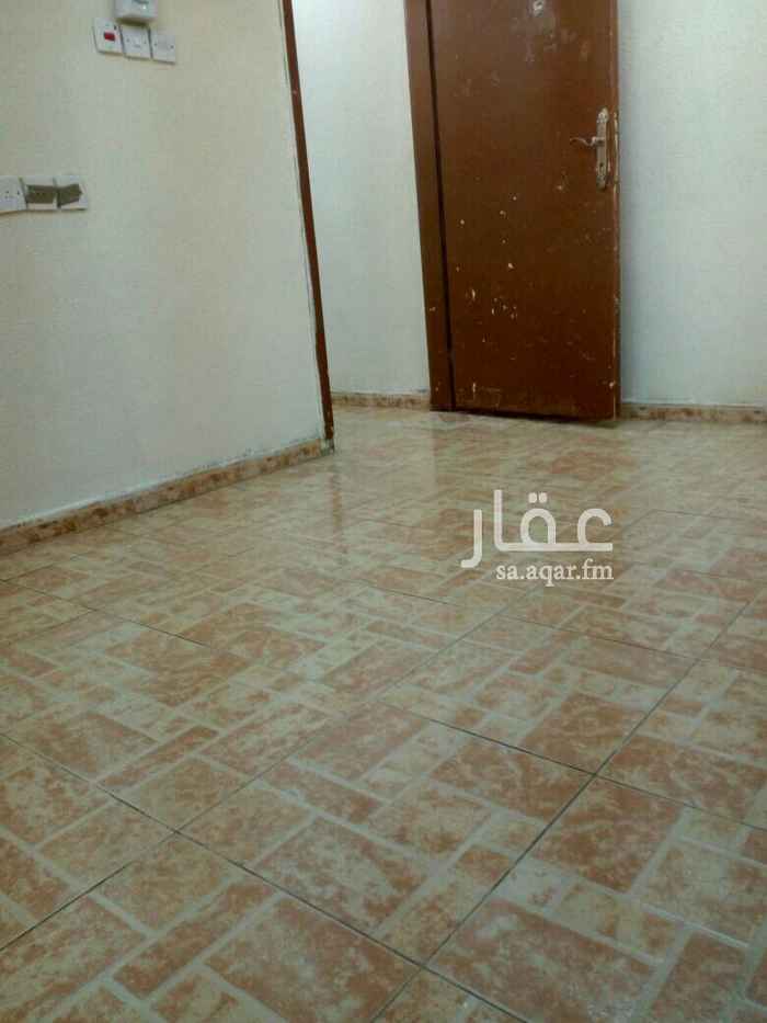 1483162 يوجد عماره للإيجار عباره عن 6 شقق عزاب للإيجار
كل شقه عباره عن غرفتين وحمام ومطبخ
عدد الغرف 12 غرفه للتواصل على تليفون رقم 0506976874