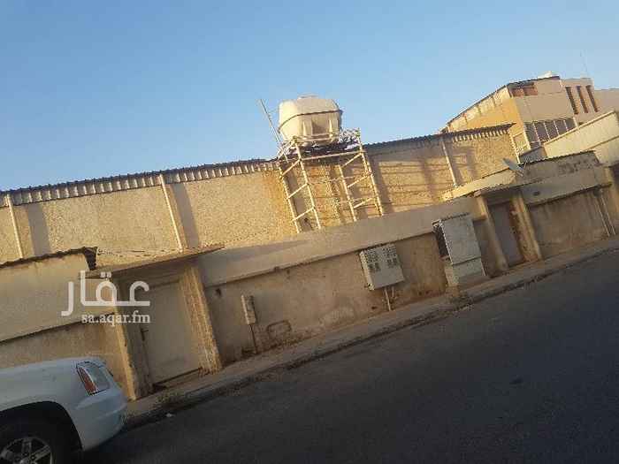 1616571 بيت مكون من اربع بيوت ارضيه
كل بيت ٤ غرف وعدد ٢ حمام وصاله وحوش
البيت في حاله كويسه ومؤجره جميعها