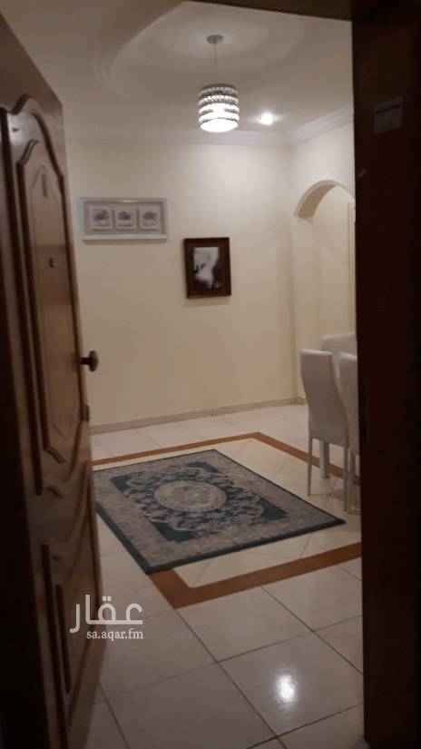 1749563 شقه مفروشة تتكون من مجلس وغرفتين نوم و٢حمام ومطبخ +صاله فيها سفرت طعام
الشقه نظيفه جدا وأثاث وادوات مكتمل
للتواصل 0561040757 أبو شادي