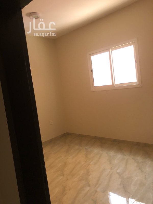 1681073 السلام عليكم
شقه ٣ غرف ومجلس رجال وصاله ،و٣ دورات مياه
شقه مرممه بالكامل ومعها حوش ومدخل خاص بالحوش
قريبه من جميع الخدمات
المويه راح توصل قريب
المطبخ جديد والمكيفات جديده راكب
السعر قابل للتفاوض