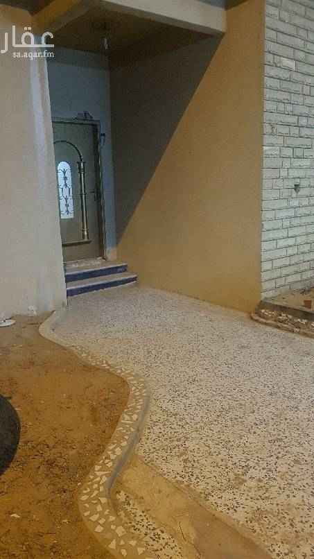 1715412 دور ارضي نظيف شارع ٢٠قريب المدارس وطريق خريص الحي هادي ونظيف الخدمات متوفره