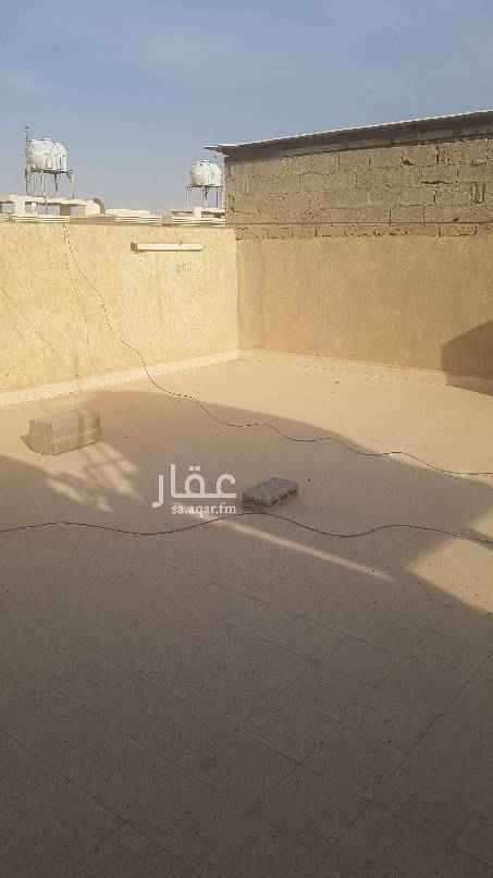 1756271 دور علوي نظيف مع السطح