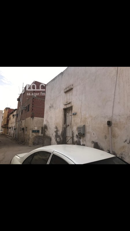 1542838 يقع بحي الروابي
عليه صك من المحكمه .. والكهرباء موجوده والحمدلله ..
المويه جاريه من العين .. الخزان مسلح ..
مساحته الاجماليه مائه وسبعة عشر متراً مربعا وخمسه وعشرون سنتمتر .
مساحته شمالا اثنى عشر مترا وستنون سنتمتر .
وجنوبا احدى عشر مترا وسبعون سنتمتر .
وشرقا تسعه متر .
وغربا تسعه متر وخمسون سنتمتر .
الحي اغلبه عماير وفي شعبيه والمدارس قريبه ويوجد مسجد بجواره .
السعر قابل للتفاوض .