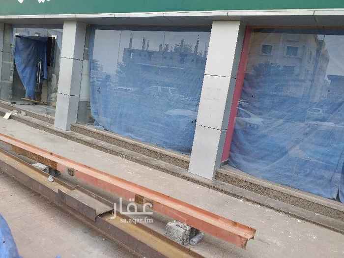 1508249 ثلاثة فتحات تجارية مع ميزان على شارع ابو بكر الصديق.
المميزات..
شارع تجاري حيوي.
جذاب لكل الإستثمارات.