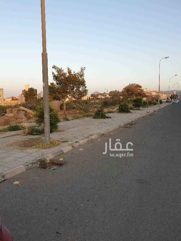 1523586 ارض ذات موقع مميز وتقع على طريق الهدا الدائري امام تلفريك الهدى على ثلاث واجهات ويبلغ طول الواجهه على طريق الهدى ١٨١متر .