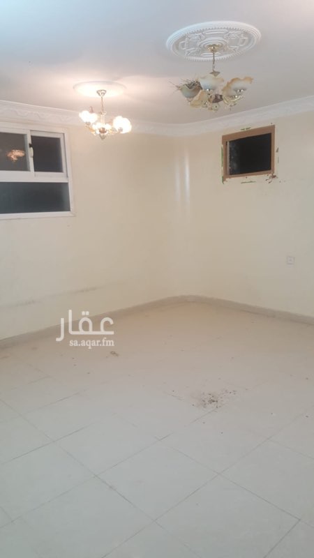1160582 يوجد لدينا شقق عزاب في حي المنصوره مكونه من غرفتين + صالة + حمام + مطبخ
يوجد مصعد