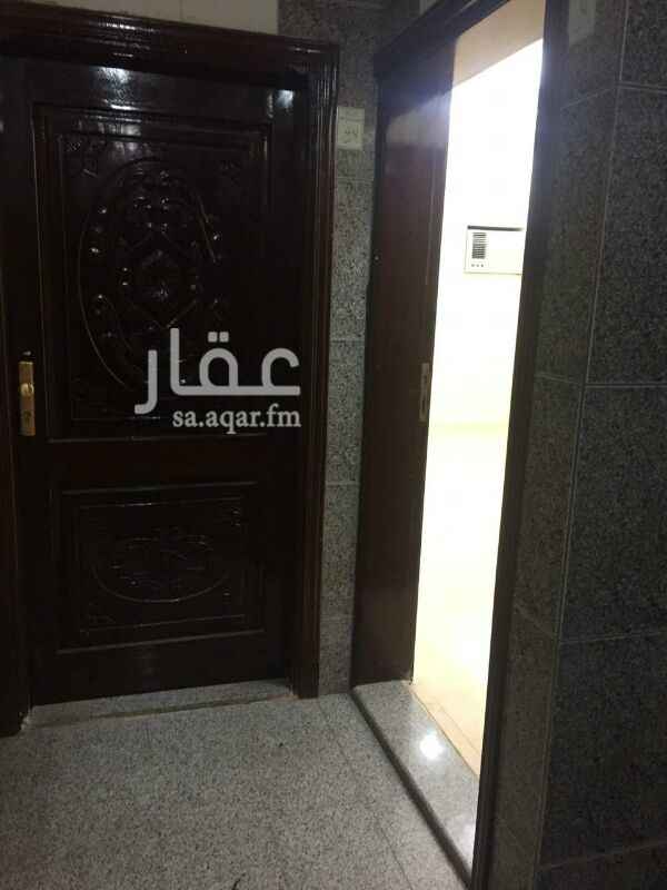 1420349 اربعه غرف وصاله ومطبخ جاهز و2حمامات وخمسه مكيفات الشقه نظيفه للمفاهمه 0507571216