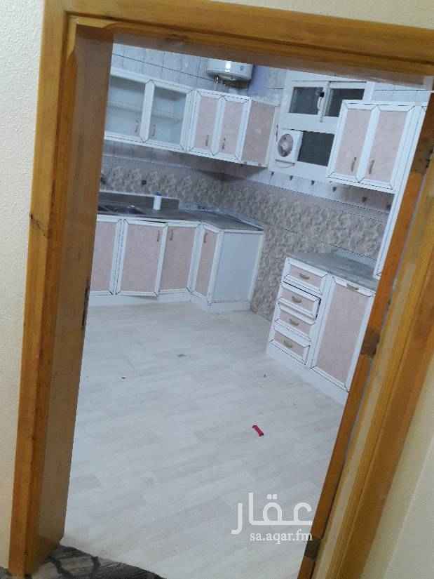 1464176 خميس مشيط - بجانب دوار التحليه - حي الجامعيين ٧ غرف وثلاث دورات مياة - كهرب مستقل - خزان مياه مستقل