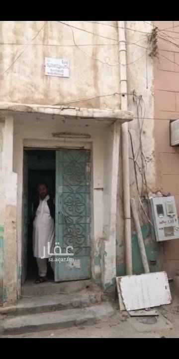 1497894 بيت شعبي مرابيع دورين
الدور الأرضي
4 غرف
حمامان
صاله
مطبخ
الدور الأول
3 غرف
حمام
مؤجر ب 8 آلاف ريال سنوي