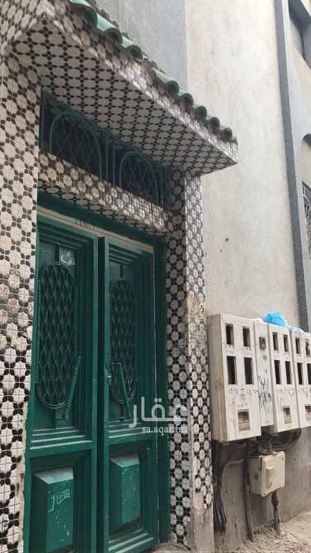 1582566 للإيجار عماره بحي مسفله قربيه من مسجد الكنكارية مكونه من 3 أدوار وملحق / 10 غرف + 6 حمامات +3 مطابخ