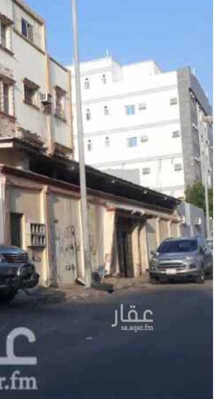 1541301 يوجد دور كامل للايجار عبارة عن ٨ غرف مطبخ دورات مياه مشتركه
الغرفه ب٥٠٠ ريال شهري شامل كهرباء المبنى يوجد فيه عزاب