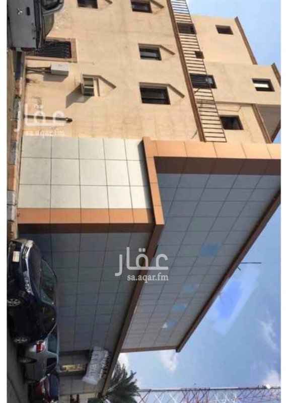 1583127 مبنى ثلات ادوار ومحل شارعين ثلات مداخل للمبنى ٤٥ غرفه قابله للزياده مجدده السباكه والكهرباء لمبات ليد لكامل المبنى الداخلي عداد كهرباء سعة ٤٠٠ امبير ، يوجد مكتب استقبال عند المدخل ، الدفع سنوي فقط