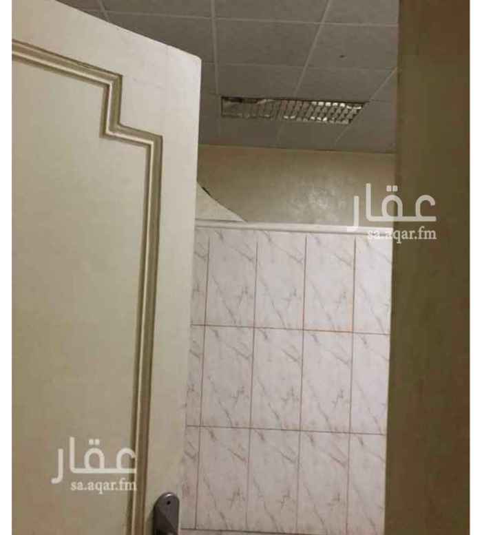 1587391 غرفه غير مفروشه مع دورة مياه خاصه السعر ٧٠٠ ريال وتامين مسترجع بسند ٧٠٠ ريال شامل الكهرباء والماء
بجوار مسجد وشارع تجاري