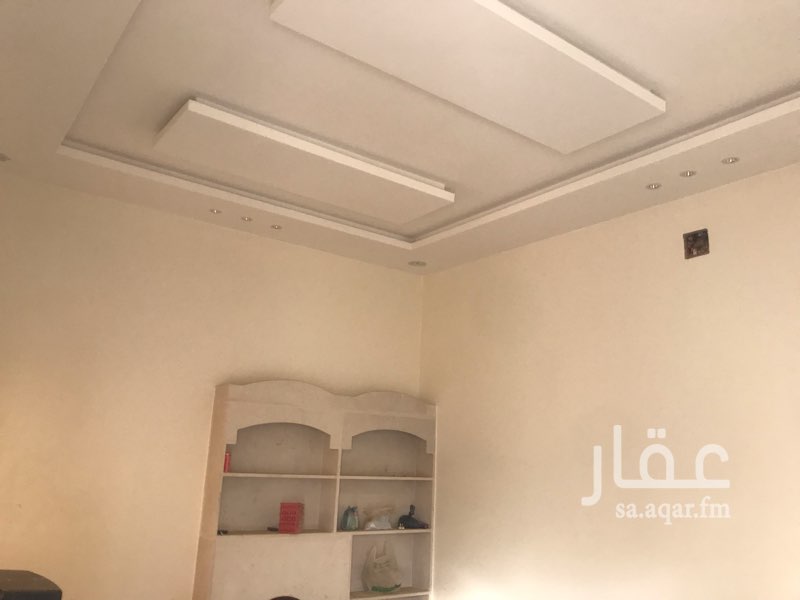 1689431 فيلا مساحتها ٤٥٠ درج داخلي عليها سوم مليون و٤٦٠
وشقتين مكونه من ٣غرف وصاله
الدور الارضي مكون من مجلس رجال ومشب ومجلس حريم ومقلط ومطبخ ومستودع وصاله ودورتين مياه وغرفه ماستر الدور الاول ٣ غرف وحده ماستر و٢ عاديه والدور الثالث غرفه ودوره مياه