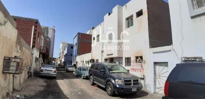 1750724 جده حي الربوة 2 منزل شعبي مكون من طابقين كل طابق شقتين كل شقه غرفتين وصاله وحمام ومطبخ عمر البيت 10 سنين المساحه 135م المطلوب 300 الف ريال