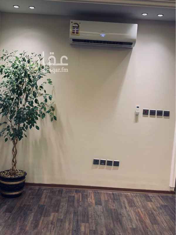 1582252 شقة فاخرة للايجار بحي الياسمين شارع البرج. بجوار سوبر ماركت لولو + العثيم وفوكس سينما ذا روف.
غرفتين وصالة وحمامين دور ثالث.
ارضيات باركيه لجميع الشقه.
مطبخ راكب ومكيفات.