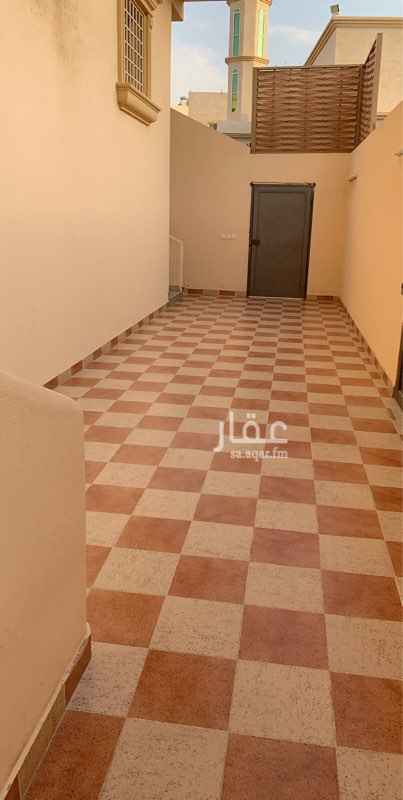 1587685 ٥غرف و٣ دورات مياه
حوش مدخلين منفصله
عداد كهرب مستقل
المياه واصله
جوار جامع عمار بن ياسر
