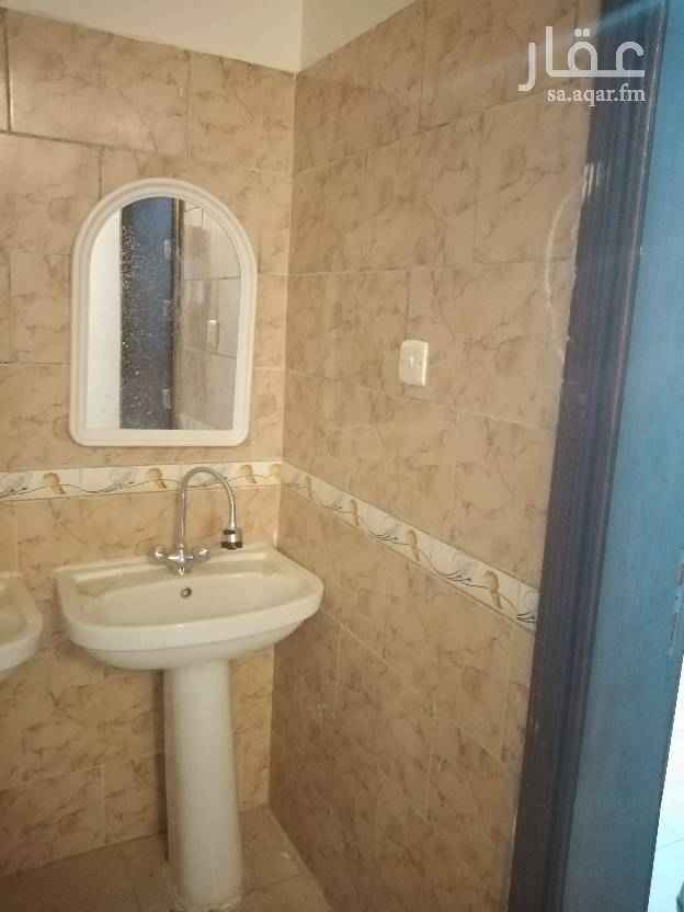 1749773 شقه خمس غرف
مدخل مستقل ارضي + مستودع.
حوش.
حي الدوحة العزيزية قريبة من الخدمات