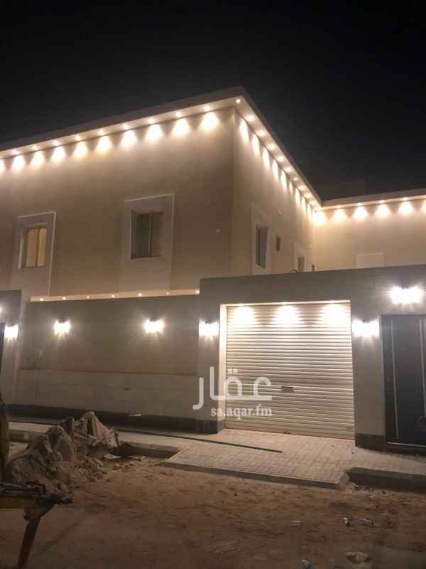 1584082 شقه دورين تصميم مودرن 👍🏻مقابل قصر الامير احمد
مدخل خاص من الشارع الى السطح خصوصية تامة
فوق فله خاصه
مجلس بدورة مياة وصالة ودورة مياة ومطبخ ومستودع
درج صاله وفوق غرفتين نوم كل غرفه فيهادورة مياة وسطح
السعر ٣٥٠٠٠ قابل للتفاوض