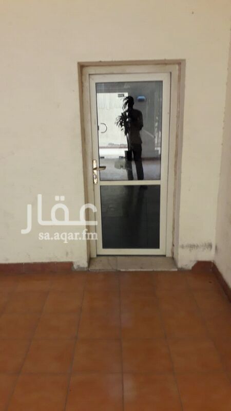 1130838 4غرف منها 3غرف نوم +مجلس+صاله
مطبخ راكب امريكي
بلكونه خلفيه و3دورات مياة
غرفه سايق وموقف(لمشاهدةالفيديو على الواتس)
شقتين بالدور دور اول
مجددة بالكامل (سباكه وكهرباء وبويات)سكنت سنه فقط
مكتب الصفقه الاساسيه للاستثمارات العقاريه
ادارة املاك -بيع وشراء-تاجير وكتابه عقود اكترونيه (توثيق)_ صيانه -
مطلوب عماير اواراضي من الملاك
0534872756