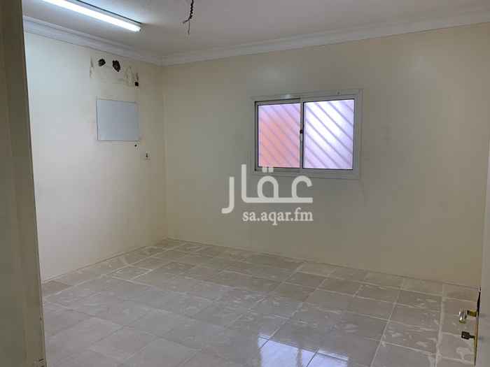 1486125 دور ارضي للايجار
مكون من :
غرفتين نوم
صاله
مقلط
مجلس
دورتين مياه
مقابل الفله حديقة