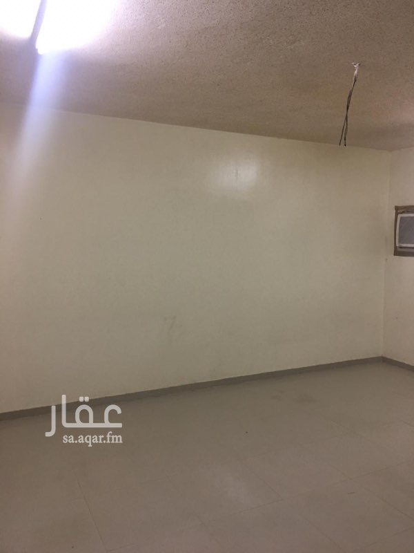 1480500 تتكون من غرفه ودورت مياة مستقلة ومطبخ مصغر بنظام استديو
الكهرباء والماء مجانية يوجد تكيف راكب