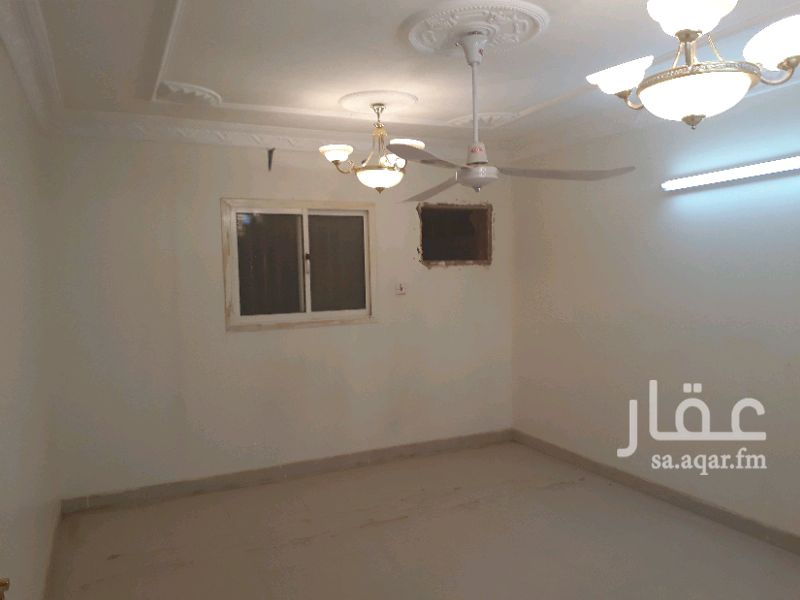 1291826 شقه3غرف وصالة في عمارة .الدور العلوي .مكونه من 2غرف نوم وصالة ومجلس وحمامين وعداد مستقل. ومطبخ راكب . مدخلين رجال ونساء .الشقه نظيفه جدا.يوجد مستودع صغيرة .وغاز مركزي يوجد مصعد .قريب من خدمات .جوال 0538760709