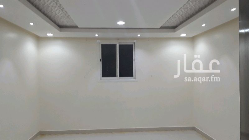 1349647 شقه4غرفة وصالة في فيلا للايجار / مكونه من2غرفة نوم وصالة ومجلس ومقلط .الشقه نظيفه جدا. الدور العلوي . يوجد 3دورات مياه ومطبخ امريكي . شارع20جنوبي . قريب من خدمات . حي اشبيلية . جوال .0538760709