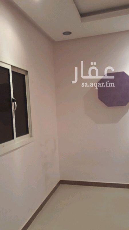 1351383 شقه غرف وصالة في عمارة للايجار / مكونه من غرف نوم وصالة ومطبخ وحمام .الشقه نظيفه جدا. يوجد مصعد وحارس وقريب من خدمات ومسجد .الدور الثاني . اليرموك الغربي .جوال. 0538760709 .يوجد أيضا عروض مختلفة ..