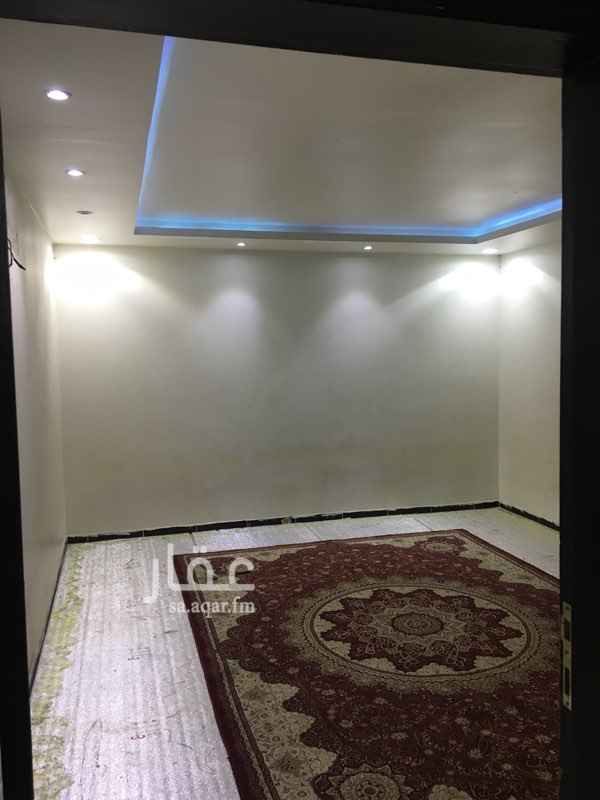 1697640 شاليه عزاب غرفة وصالة بدون حوش الكهرباء والماء على المالك
الايجار 1200 شهري
