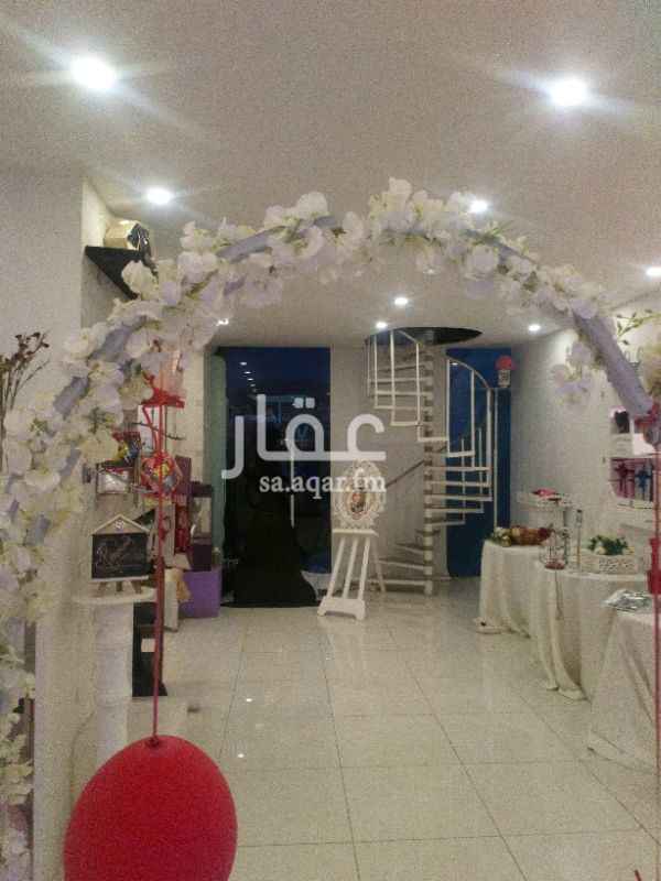 1191471 المعرض داخل مول تجاري بوسط شارع شهار العام و المعرض له مستودع بنفس المساحة دور علوي