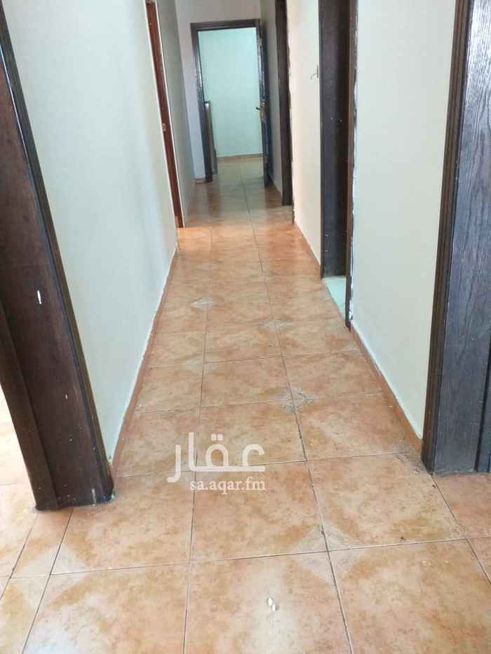 1682630 شقه بها 2غرفه كبيره وصاله كبيره وحمام ومطبخ راكب
وبها مكيفات اسبليت والشقه مجدده بالكامل وجاهزة للسكن