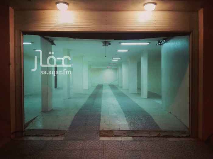 1114367 يوجد مستودع أو بدروم للإيجار بحي عتود (الضيافة) بالقرب من مدينة البناء والعمران بطول 27م و عرض 11م وإرتفاع 3.5م الباب عايدي و أوتوماتيك يوجد دورة مياه وغسالة الكهرباء و المياه مجاناً .