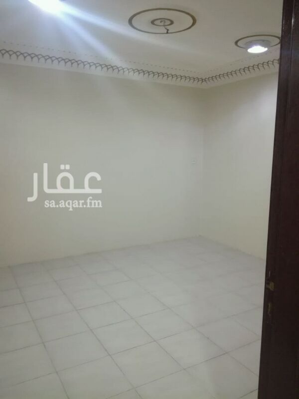 1291322 شقه علويه للايجار 4غرف ومطبخ و2 حمام وسطح يوجد بيت شعر في السطح