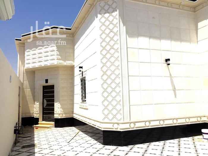 1682003 للبيع دور ارضي جديد بحي الفيحاء
بحفرالباطن
خلف محطة التاج الي على طريق الكويت
المساحه 400 م
المسطح 320 م
شارع 15 جنوب
مكون البيت من
*3غرف نوم وحده منهم غرفه ماستر
*مجلس رجال
*مقلط
*مجلس نساء
*مطبخ
*صاله
*3دوراة مياه
*مدخل سياره
*واجهه حجر
*يوجد اشراف هندسي
*حر ويقبل الصندوق العقاري
وجميع البنوك
السعر 500