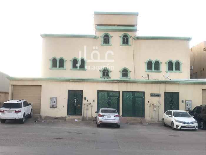 1748388 دور ثاني ٥ غرف وصاله ومطبخ و٣ دورات مياه( اعزكم الله) ملحق فيه غرفه ومطبخ ودورة مياه ( اعزكم الله ) وغرفة بالسطح عباره عن مستودع